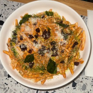 Strozzapreti al pesto siciliano