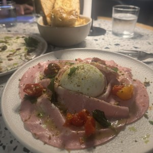 Burrata con mortadella, no recuerdo el nombre 