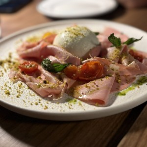 ANTIPASTI - Burrata e mortadella