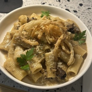 Rigatone cipolla e tartufo