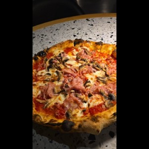 LE PIZZE - Prosciutto e funghi