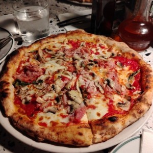 LE PIZZE - Prosciutto e funghi