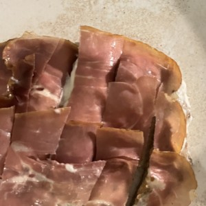 Milanesa de Res envuelta en prosciutto