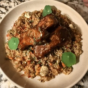 Arroz chaufa con costillas 