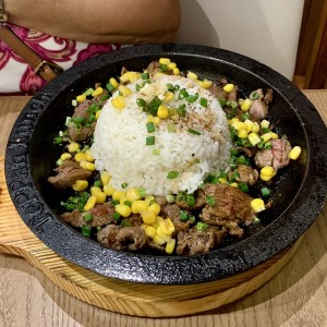 Plato caliente de Carne