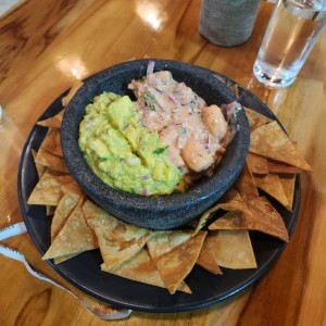 m. de ceviche de camarones y guacamole