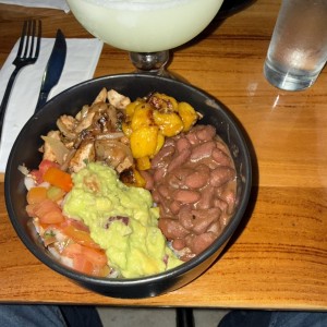 Bowl de pollo encebollado