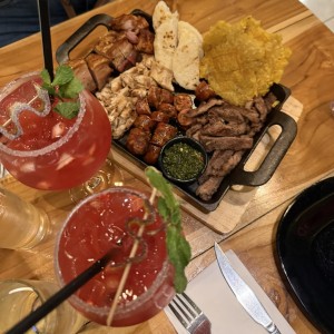 Parrilada + mocktails de fresa