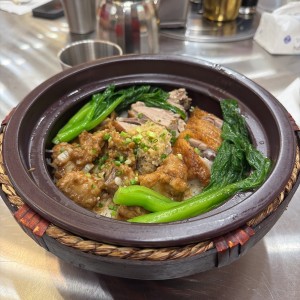 Cacerola de arroz con pato y costilla