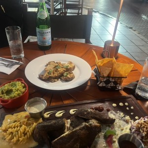 Pollo 7 dias, guacamole y coliflor.  