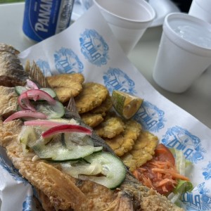 Pescado frito corvina.