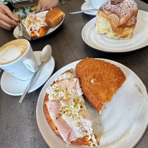Pizzeta, Arancina e Cornetto di Nocciola