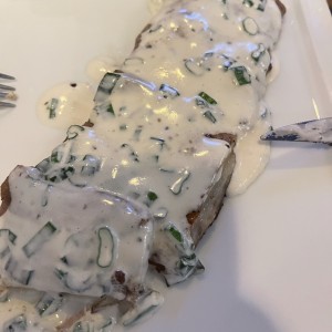 Matambre con salsa de cebolla