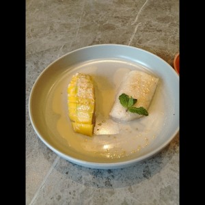 Mango sticky rices 