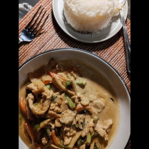 Green curry con pollo