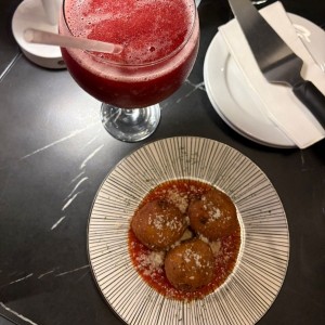 SUPPLI (entrada) y GHIACCIATO (bebida)