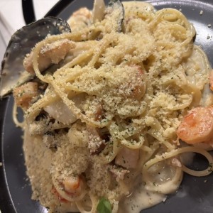 Spaghuetti frutti di mare alfredo