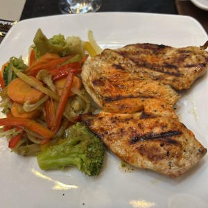 Pollo al horno con vegetales