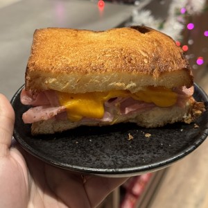 Sandwich jamón y queso