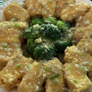 Tofu con huevo y brócoli 