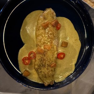 Filete de corvina en salsa de curry y coco