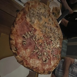 Pizza milano , Prosciuto y Hongos 