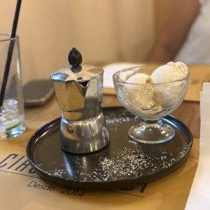 Postre cafe con helado