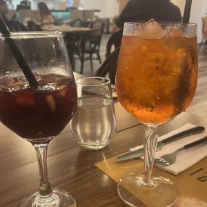 Sangria tinta y aperol spritz