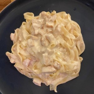 Pasta alfredo en salsa blanca