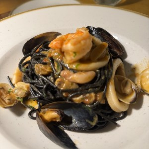 Nero di seppia allo scoglio