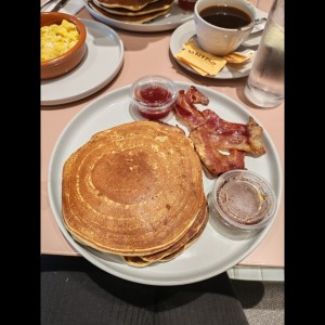 Pancakes & Bacon