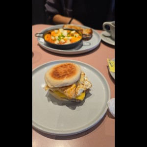 AM Sandwich  y huevos al Sarten
