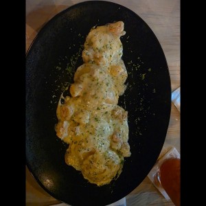 Ravioli de quezo con camarones en salsa blanca