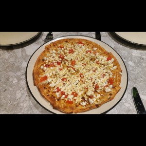 pizza de queso fetal con miel