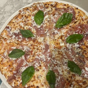 Pizza prosciutto ricotta salata
