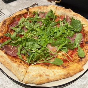 Pizza de Arugula y Tomate Cherry + Extra de prosciutto