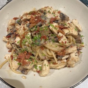 Spaghetti al Hongo + Extra de Pollo