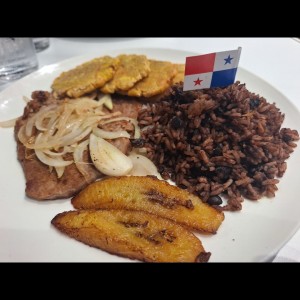 Filete de Res Encebollado
