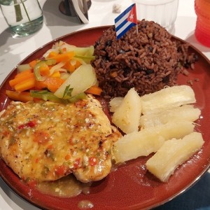 pechuga de pollo al ajillo