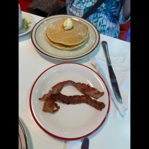 pancakes y extra tocino 
