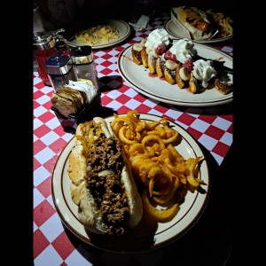 Philly steak , hot dog y tostadas francesas