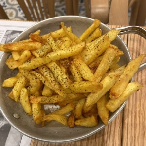 Papas fritas de la casa frescas