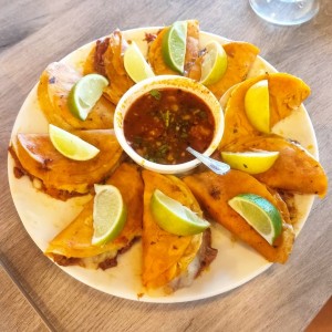 Bandeja de quesabirrias