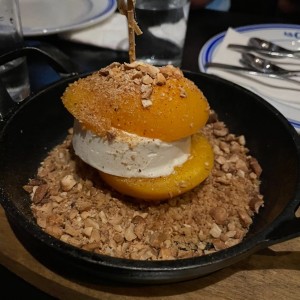 Melocotones con Helado de Yogurt