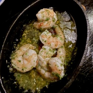 Camarones al ajillo