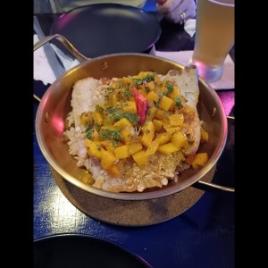 Arroz con Coco, Guandu y Filet de Corvina con Ceviche de Mango