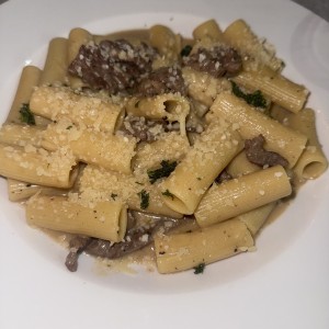 Pasta de res en salsa blanca 