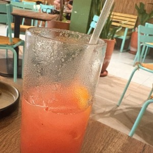 Jugo fresa piña