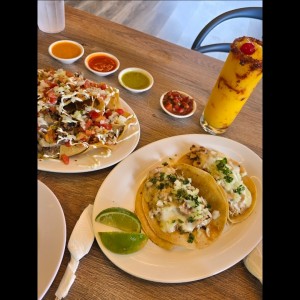 Nachos y tacos