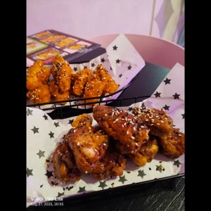 Wings con salsa buffalo y Korean sauce